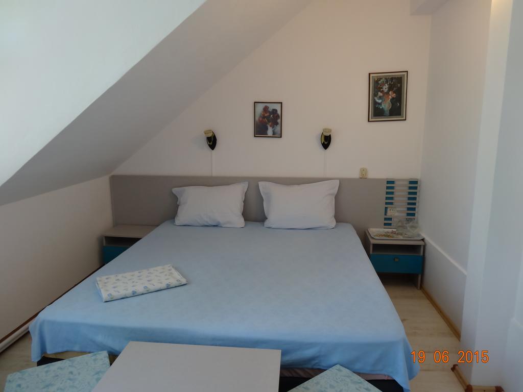 Suite,128297610:JPEG